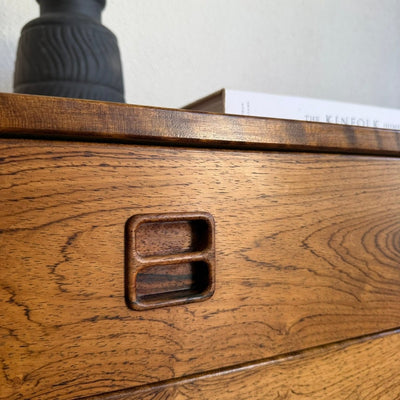 
                  
                    Vintage ladekast 4* palissander vierkant handvat - LOUI
                  
                