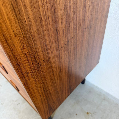
                  
                    Vintage ladekast 4* palissander vierkant handvat - LOUI
                  
                
