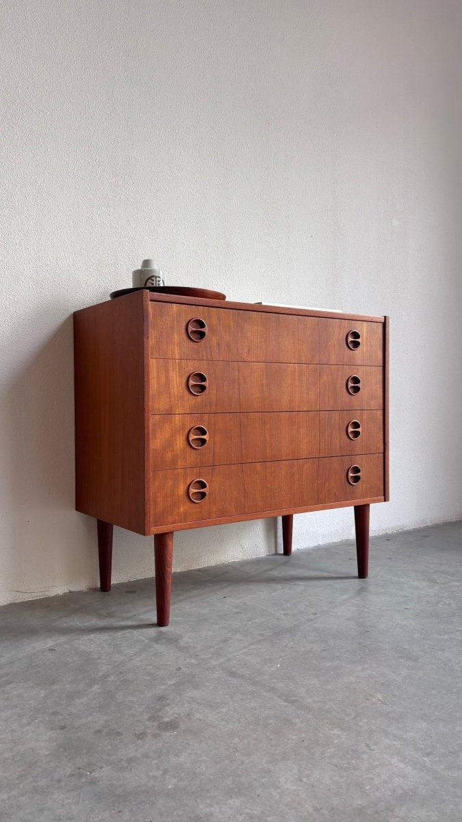
                  
                    Vintage ladekast *4 ronde greepjes - LOUI.STORE
                  
                