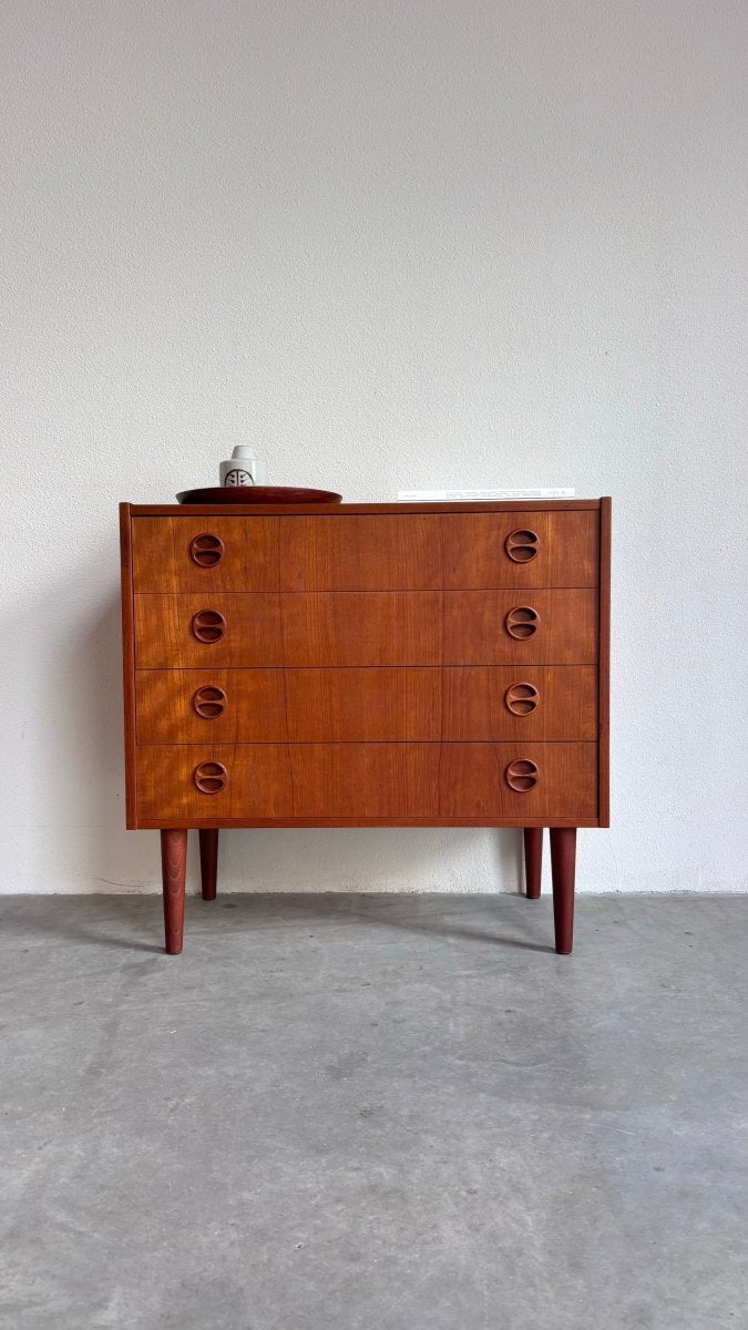 
                  
                    Vintage ladekast *4 ronde greepjes - LOUI.STORE
                  
                