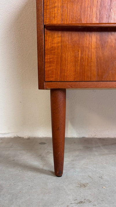 
                  
                    Vintage ladekast 4* teak - LOUI.STORE
                  
                