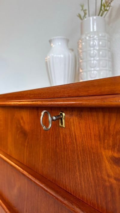 
                  
                    Vintage ladekast 4* teak - LOUI.STORE
                  
                