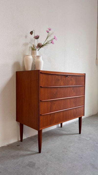 
                  
                    Vintage ladekast 4* teak - LOUI.STORE
                  
                