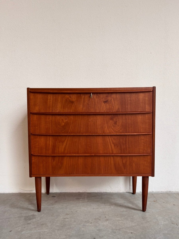 
                  
                    Vintage ladekast 4* teak - LOUI.STORE
                  
                