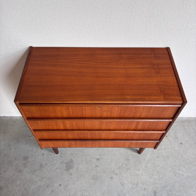
                  
                    Vintage ladekast 4* teak rechte handgreep - LOUI
                  
                