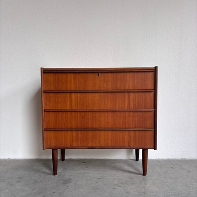 
                  
                    Vintage ladekast 4* teak rechte handgreep - LOUI
                  
                