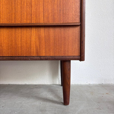 
                  
                    Vintage ladekast 4* teak rechte handgreep - LOUI
                  
                