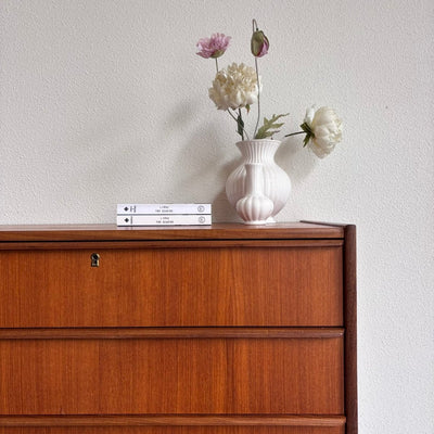
                  
                    Vintage ladekast 4* teak rechte handgreep - LOUI
                  
                