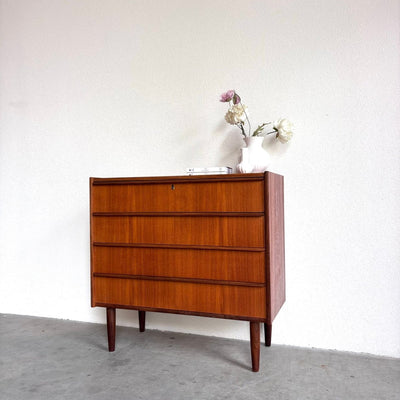 
                  
                    Vintage ladekast 4* teak rechte handgreep - LOUI
                  
                