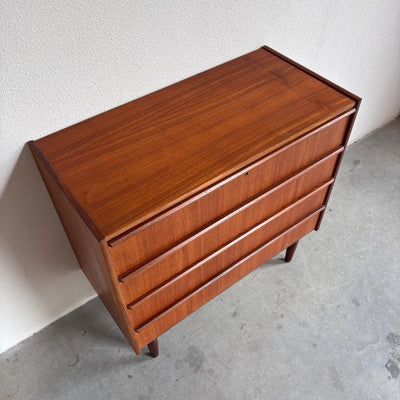 
                  
                    Vintage ladekast 4* teak rechte handgreep - LOUI
                  
                