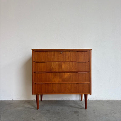 
                  
                    Vintage ladekast 4* teak slanke greep - LOUI.STORE
                  
                