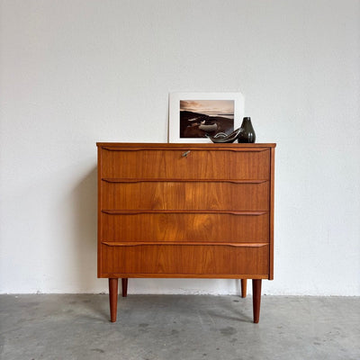 
                  
                    Vintage ladekast 4* teak slanke greep - LOUI.STORE
                  
                