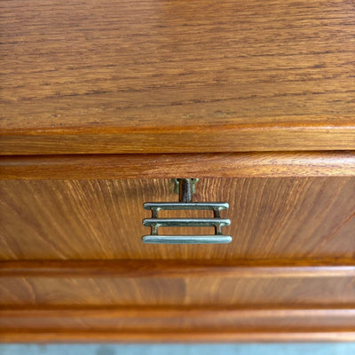 
                  
                    Vintage ladekast 4* teak slanke greep - LOUI.STORE
                  
                