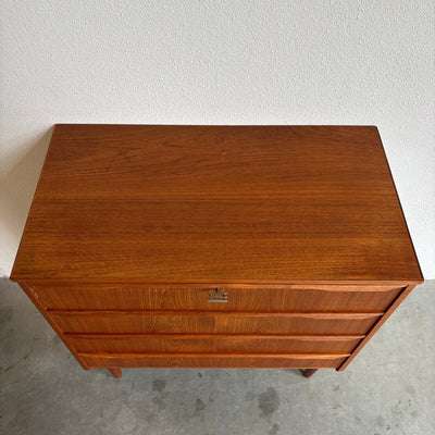 
                  
                    Vintage ladekast 4* teak slanke greep - LOUI.STORE
                  
                