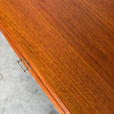 
                  
                    Vintage ladekast 4* teak slanke greep - LOUI.STORE
                  
                