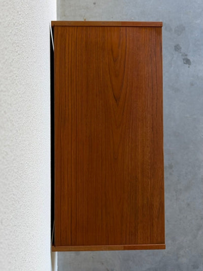 
                  
                    Vintage ladekast 4* teak vierkant handvat - LOUI
                  
                