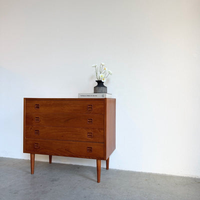 
                  
                    Vintage ladekast 4* teak vierkant handvat - LOUI
                  
                