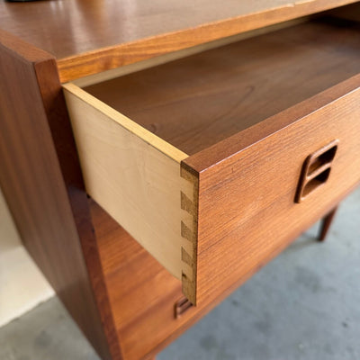
                  
                    Vintage ladekast 4* teak vierkant knopje - LOUI
                  
                