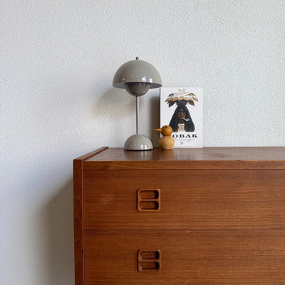 
                  
                    Vintage ladekast 4* teak vierkant knopje - LOUI
                  
                