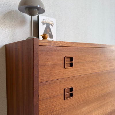 
                  
                    Vintage ladekast 4* teak vierkant knopje - LOUI
                  
                