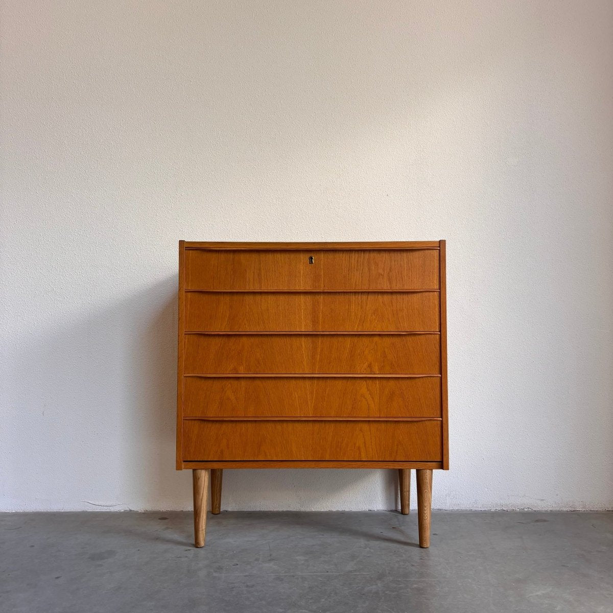 
                  
                    Vintage ladekast 5* eiken - LOUI.STORE
                  
                