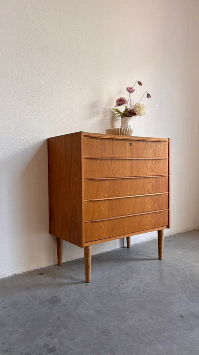 
                  
                    Vintage ladekast 5* eiken - LOUI.STORE
                  
                