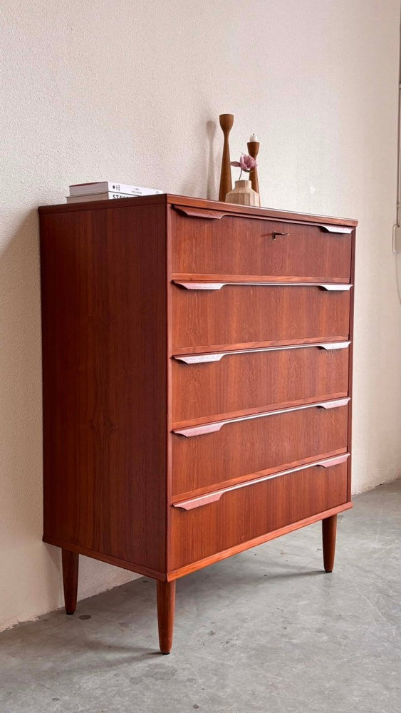 
                  
                    Vintage ladekast 5* teak - LOUI.STORE
                  
                