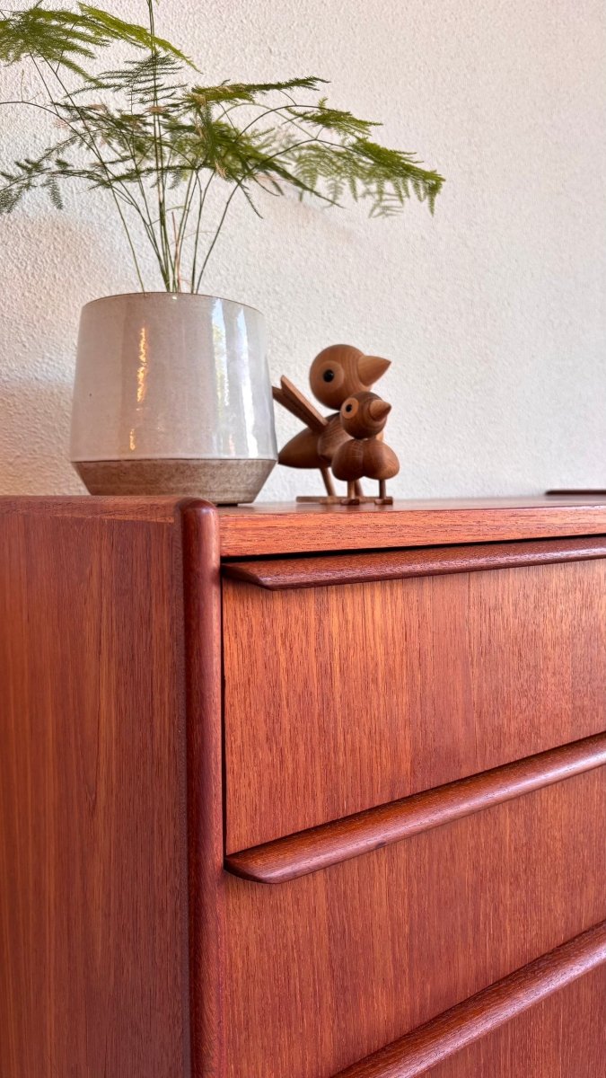 
                  
                    Vintage ladekast 6* lange greep - LOUI.STORE
                  
                