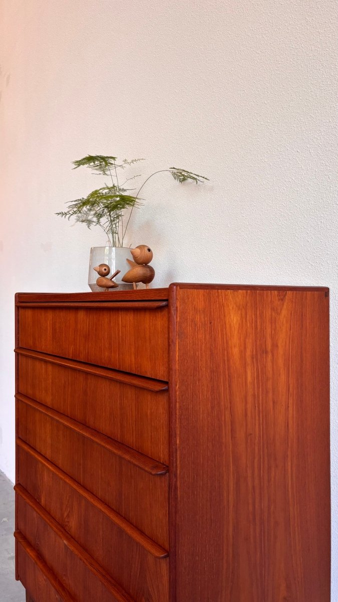 
                  
                    Vintage ladekast 6* lange greep - LOUI.STORE
                  
                