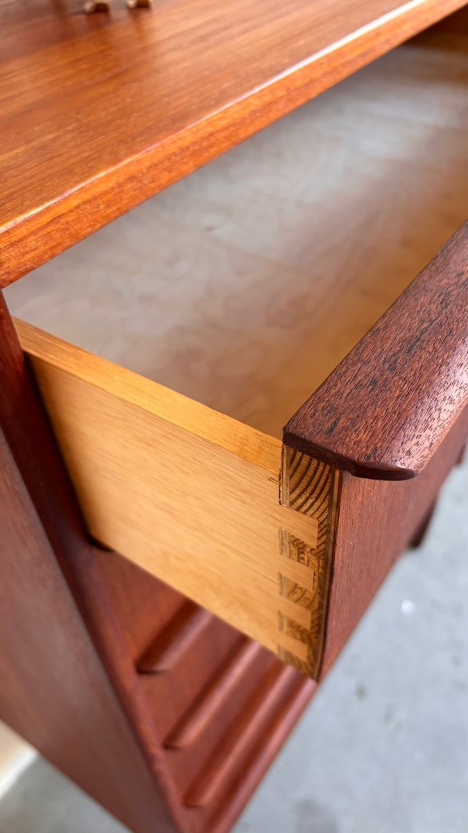 
                  
                    Vintage ladekast 6* lange greep - LOUI.STORE
                  
                