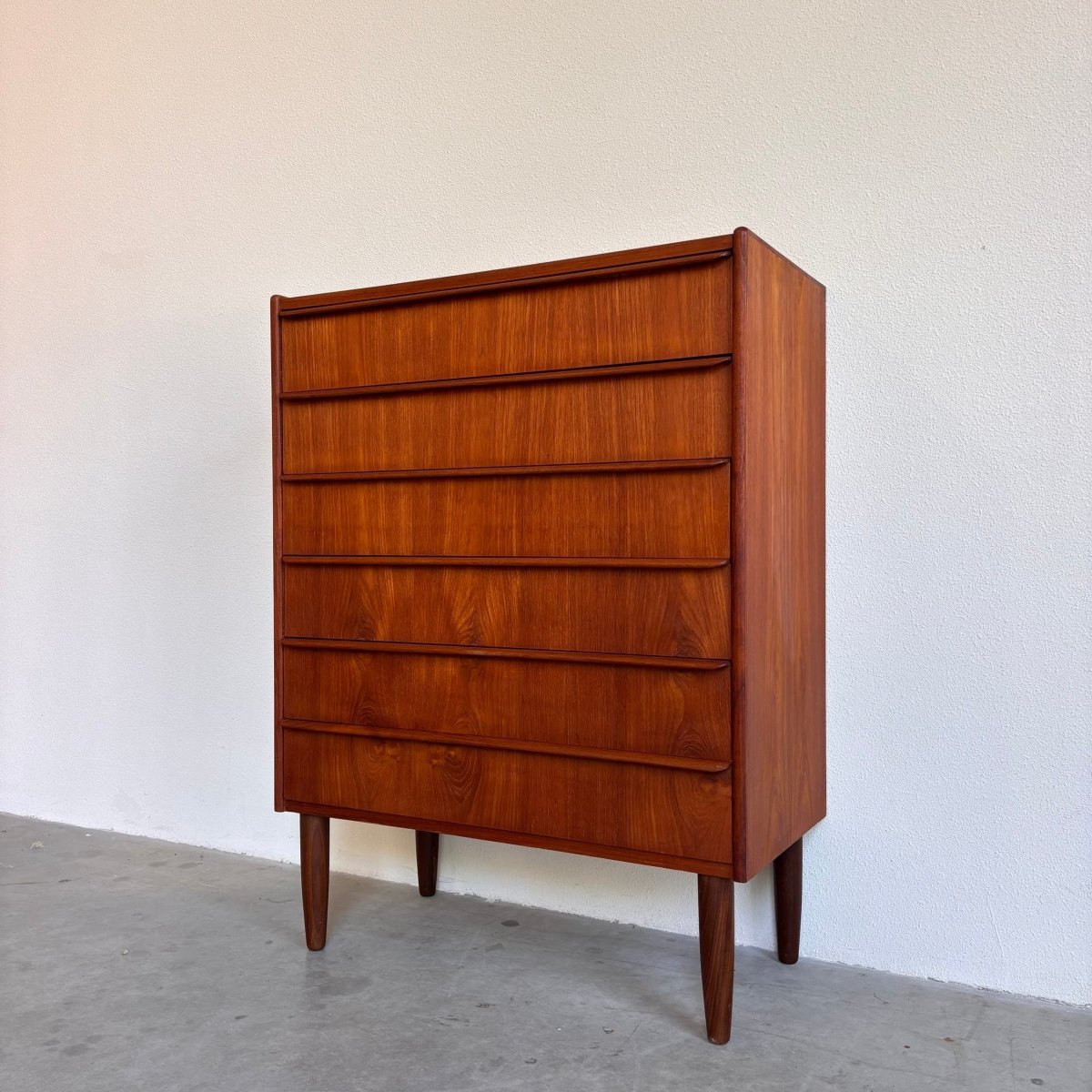 
                  
                    Vintage ladekast 6* lange greep - LOUI.STORE
                  
                