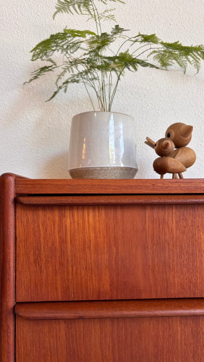 
                  
                    Vintage ladekast 6* lange greep - LOUI.STORE
                  
                