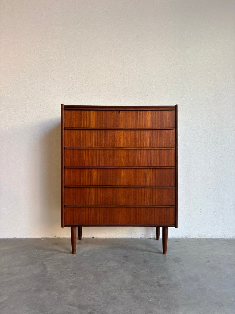 
                  
                    Vintage ladekast 6* slanke greep teak - LOUI.STORE
                  
                