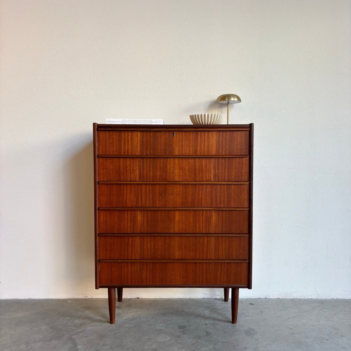 Vintage ladekast 6* slanke greep teak - LOUI.STORE