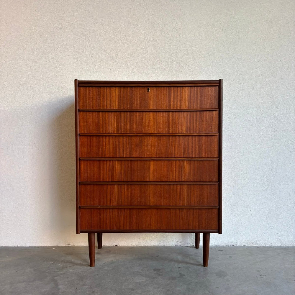 
                  
                    Vintage ladekast 6* slanke greep teak - LOUI.STORE
                  
                