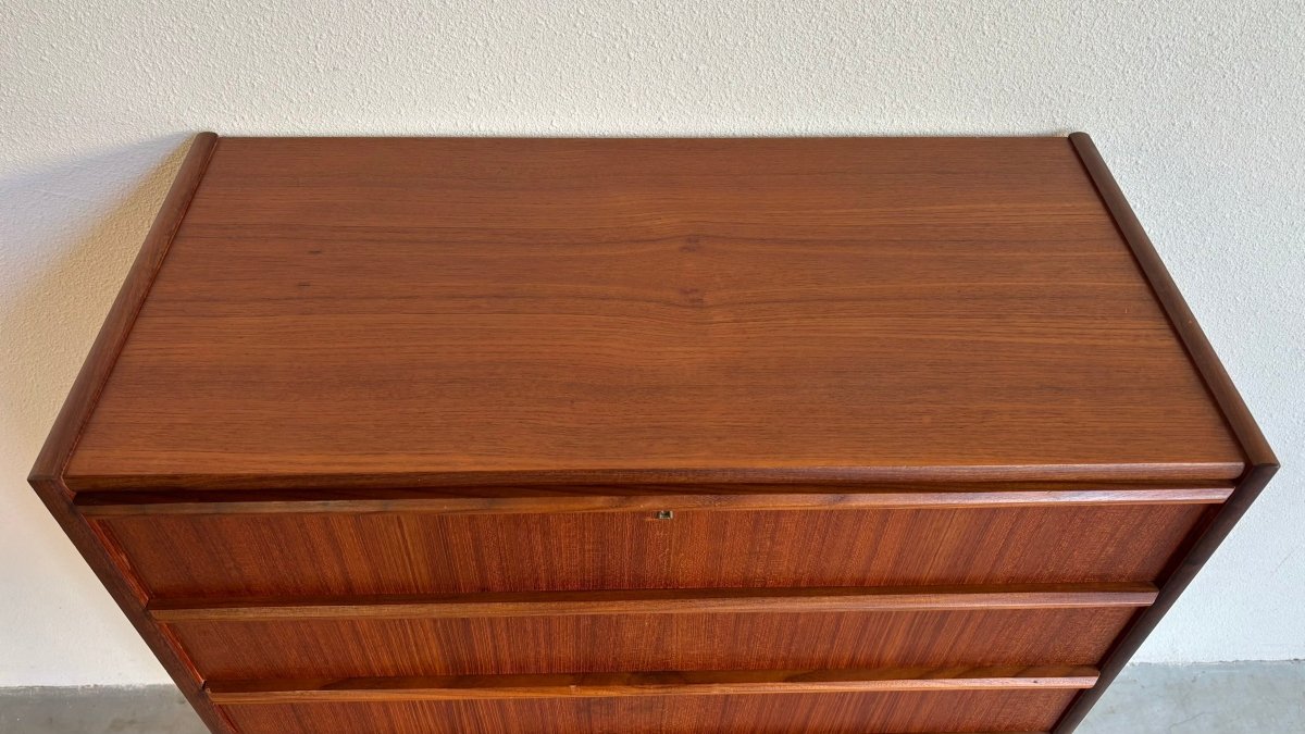 
                  
                    Vintage ladekast 6* slanke greep teak - LOUI.STORE
                  
                