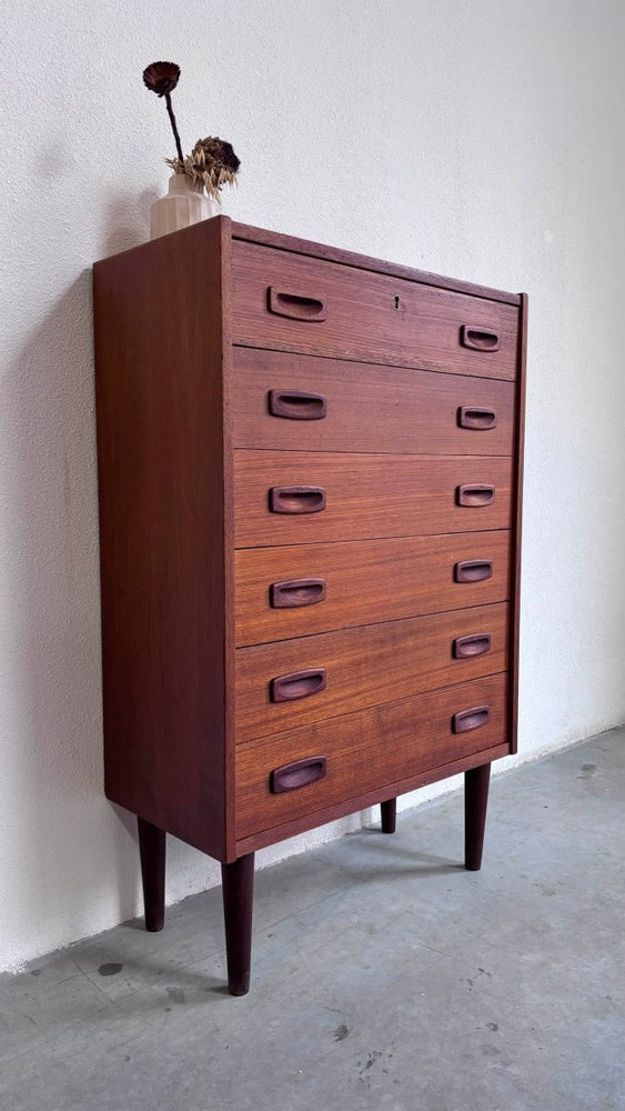 
                  
                    Vintage ladekast 6* smal teak - LOUI.STORE
                  
                