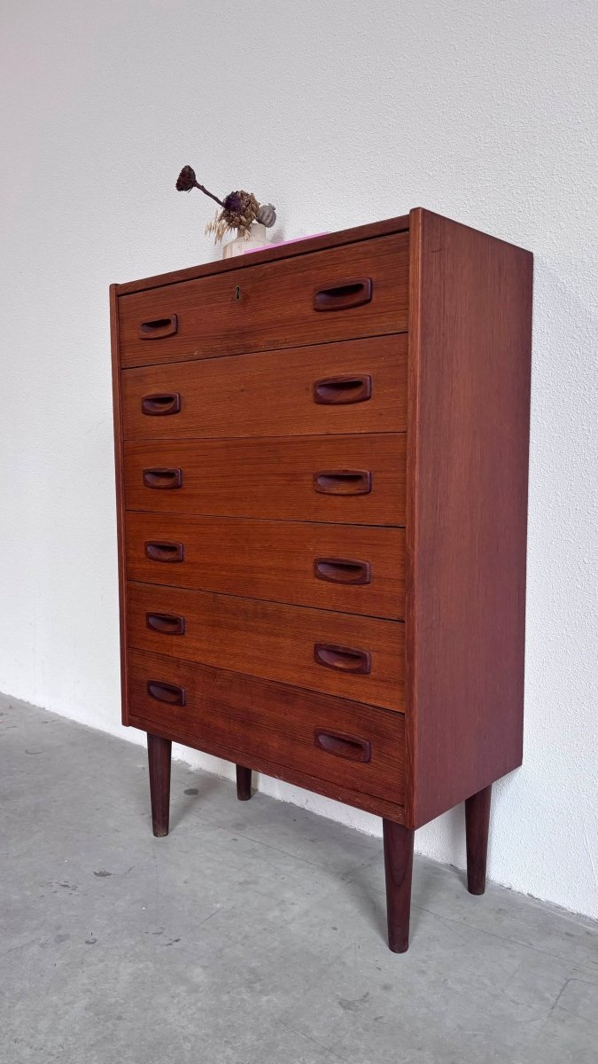 
                  
                    Vintage ladekast 6* smal teak - LOUI.STORE
                  
                