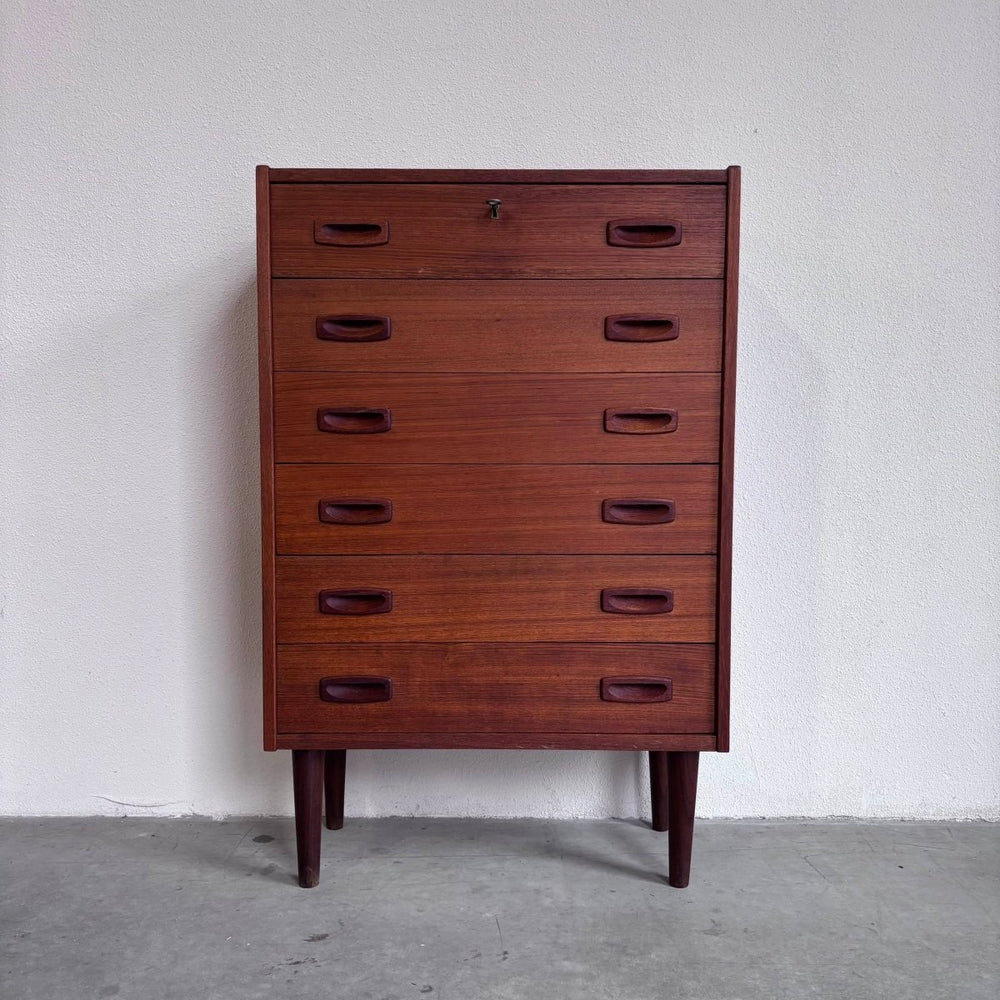 
                  
                    Vintage ladekast 6* smal teak - LOUI.STORE
                  
                