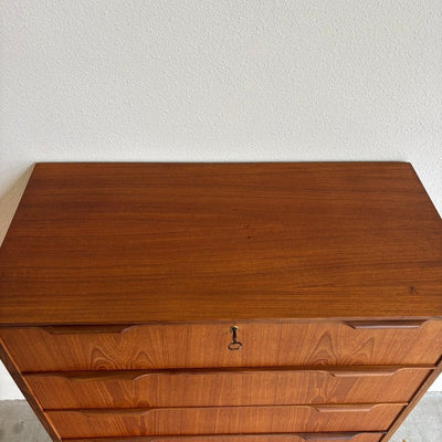 
                  
                    Vintage ladekast 6* teak 121cm hoog - LOUI.STORE
                  
                