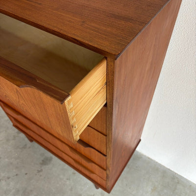 
                  
                    Vintage ladekast 6* teak 121cm hoog - LOUI.STORE
                  
                