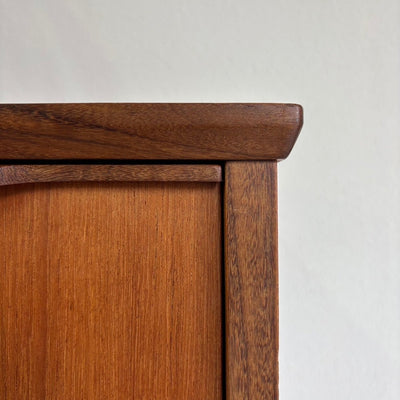 
                  
                    Vintage ladekast 6* teak 121cm hoog - LOUI.STORE
                  
                