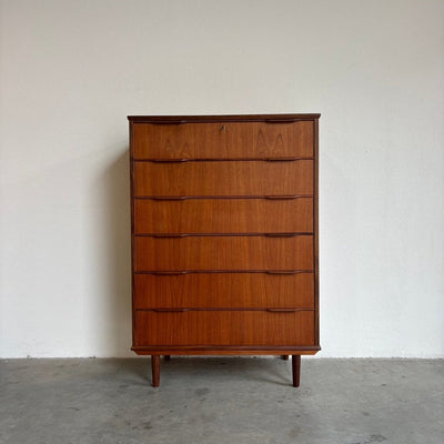 
                  
                    Vintage ladekast 6* teak 121cm hoog - LOUI.STORE
                  
                