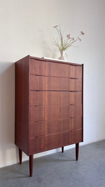 
                  
                    Vintage ladekast 6* teak diepe lades - LOUI
                  
                
