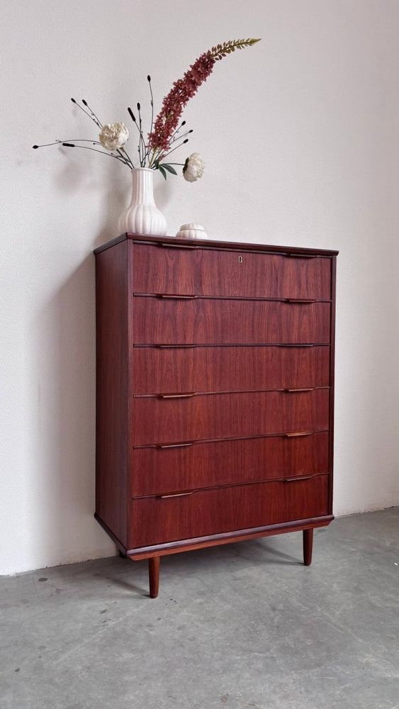 
                  
                    Vintage ladekast 6* teak hoog - LOUI.STORE
                  
                