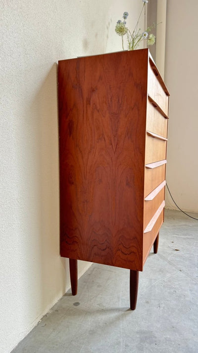 
                  
                    Vintage ladekast 6* teak lange greep - LOUI.STORE
                  
                