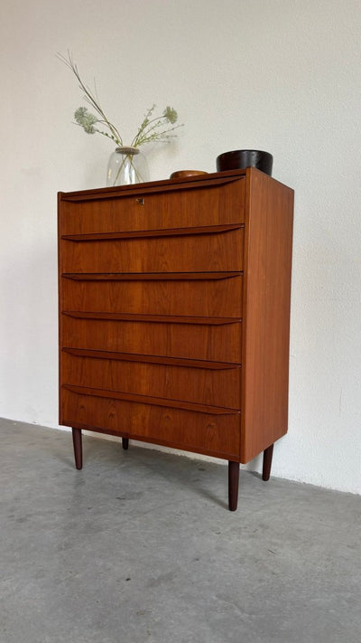 
                  
                    Vintage ladekast 6* teak lange greep - LOUI.STORE
                  
                