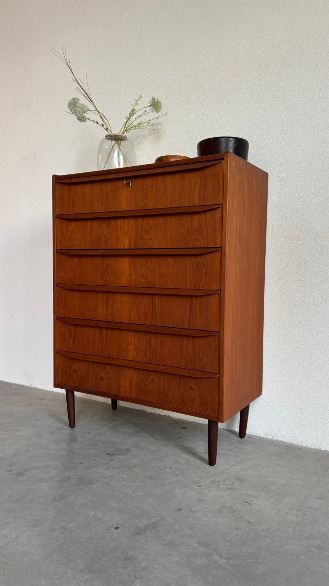 
                  
                    Vintage ladekast 6* teak lange greep - LOUI.STORE
                  
                