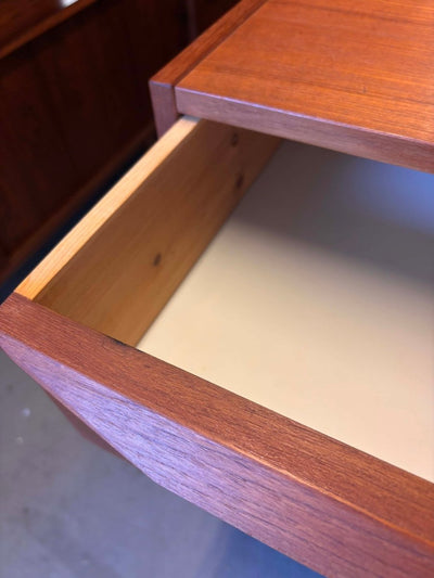 
                  
                    Vintage ladekast 6* teak lange greep - LOUI.STORE
                  
                