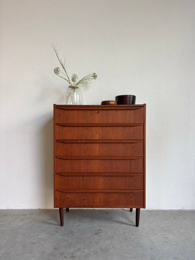 
                  
                    Vintage ladekast 6* teak lange greep - LOUI.STORE
                  
                